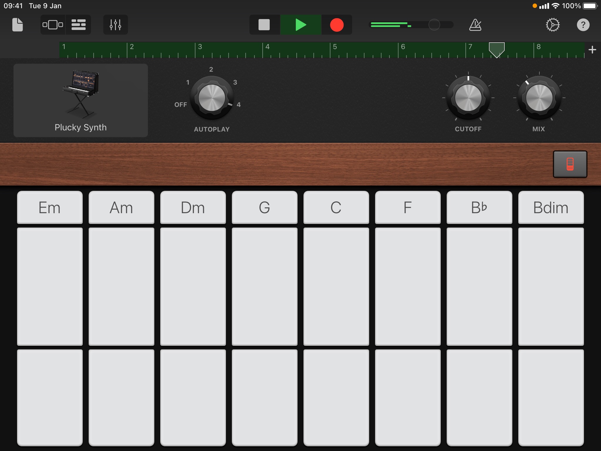 Screenshot of the Smart Keyboard interface in GarageBand for iPad. The track is playing and ‘Plucky Synth’ has been selected.